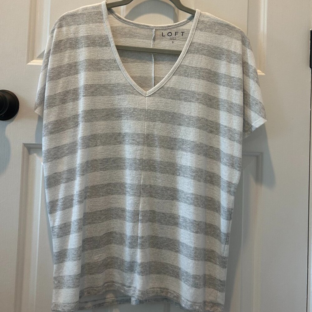 LOFT Grey and White Striped Short Sleeve V-neck Sweater Tee - Small